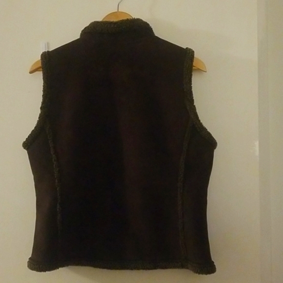 L.L.Bean faux suede/sherpa vest (darker brown photos are more color accurate) - Picture 3 of 8